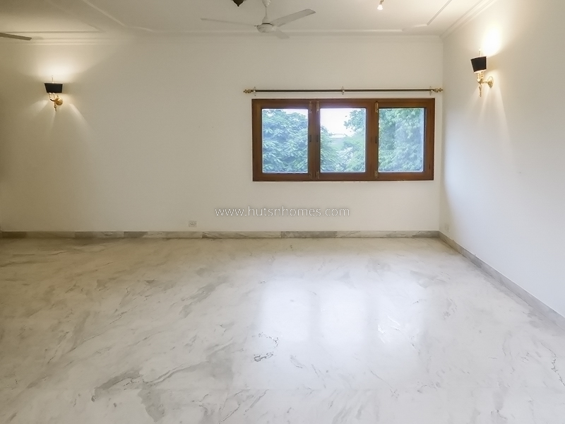 3 BHK Flat For Rent in Nizamuddin East