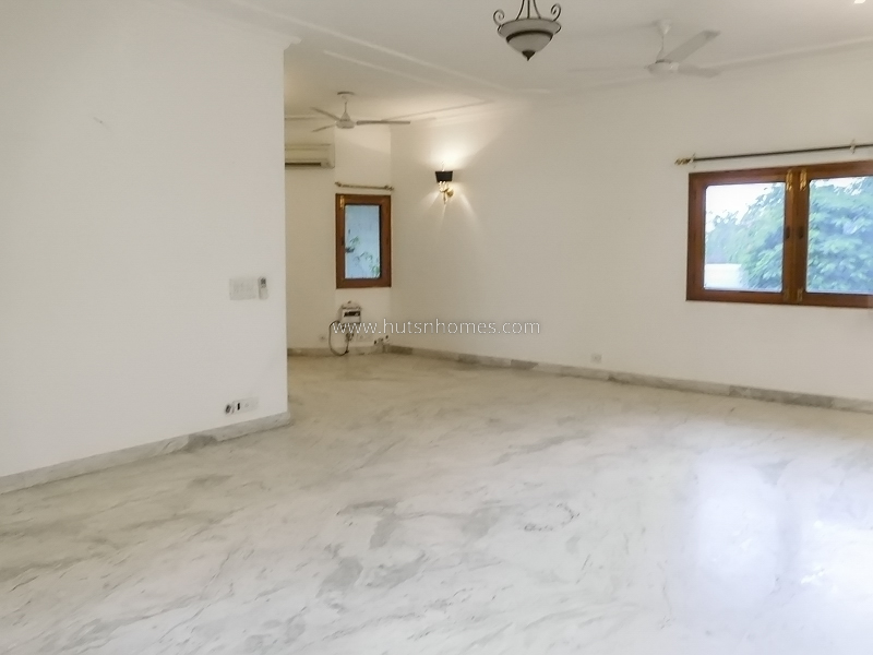 3 BHK Flat For Rent in Nizamuddin East