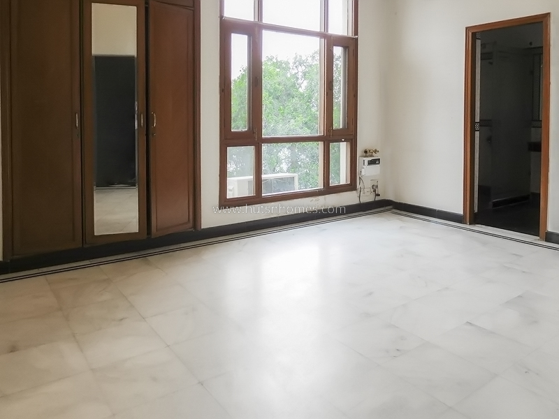 3 BHK Flat For Rent in Nizamuddin East