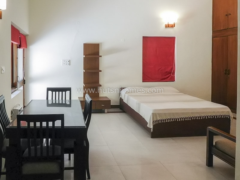 1 BHK Flat For Rent in Golf Links