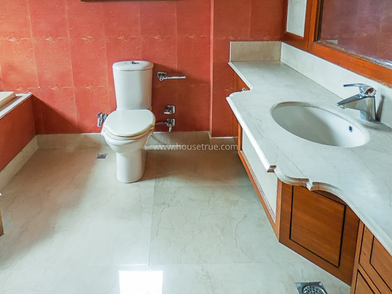 5 BHK Builder Floor For Rent in Shanti Niketan