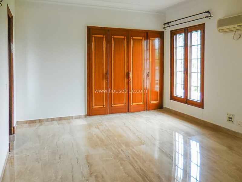 5 BHK Builder Floor For Rent in Shanti Niketan