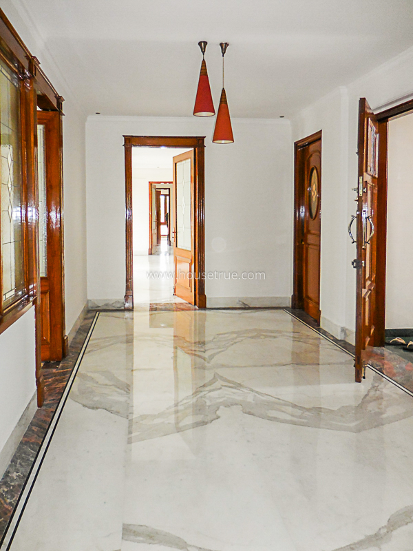 5 BHK Builder Floor For Rent in Shanti Niketan