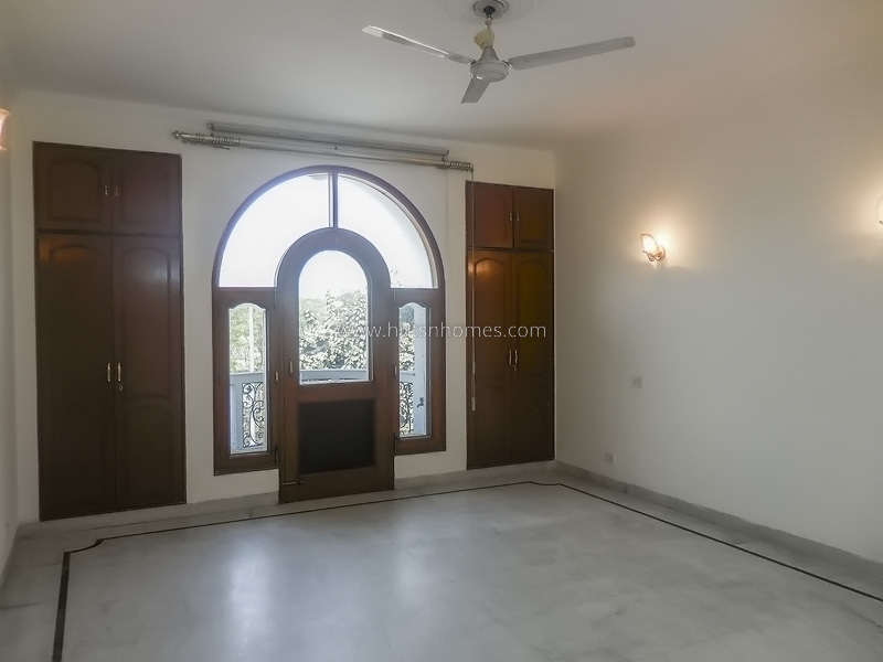 4 BHK Flat For Rent in Shanti Niketan