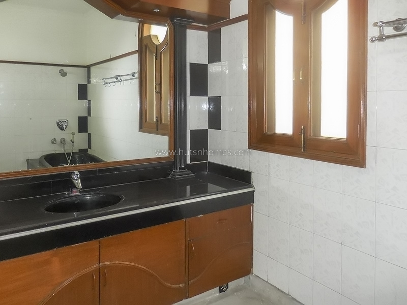 4 BHK Flat For Rent in Shanti Niketan