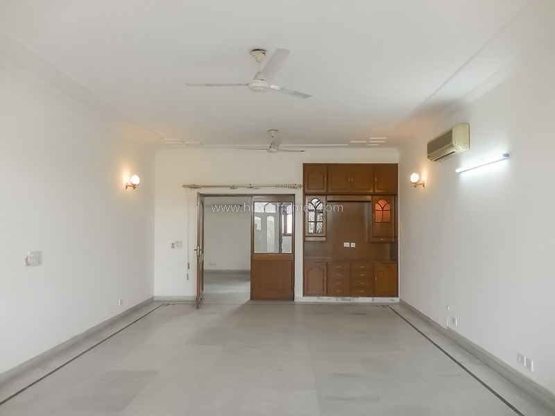 4 BHK Flat For Rent in Shanti Niketan