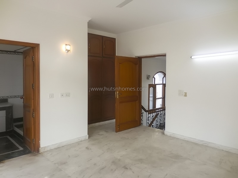 4 BHK Flat For Rent in Shanti Niketan