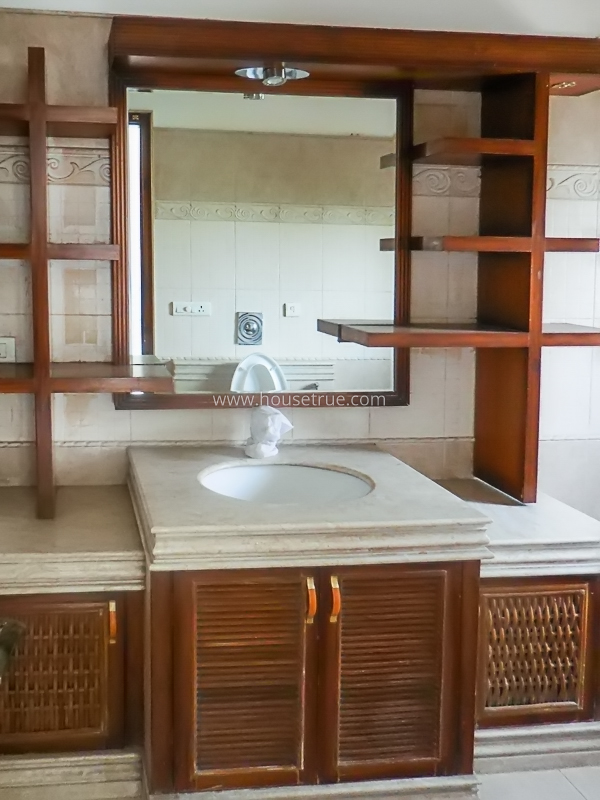 4 BHK Flat For Rent in Shanti Niketan