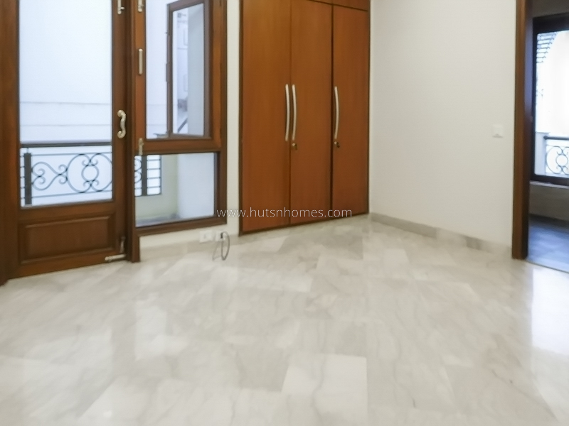 4 BHK Duplex For Rent in Chanakyapuri