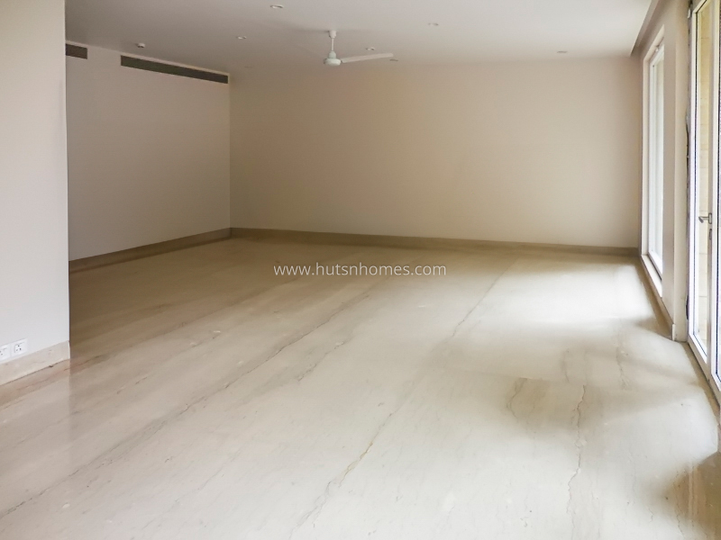 4 BHK Flat For Rent in Shanti Niketan