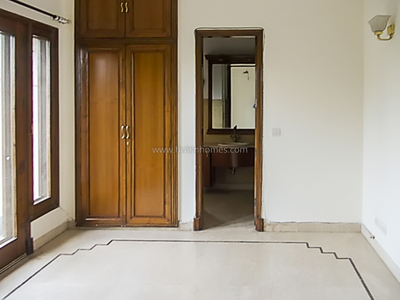 4 BHK Flat For Rent in Shanti Niketan