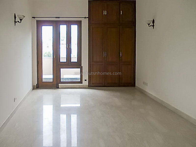 4 BHK Flat For Rent in Shanti Niketan