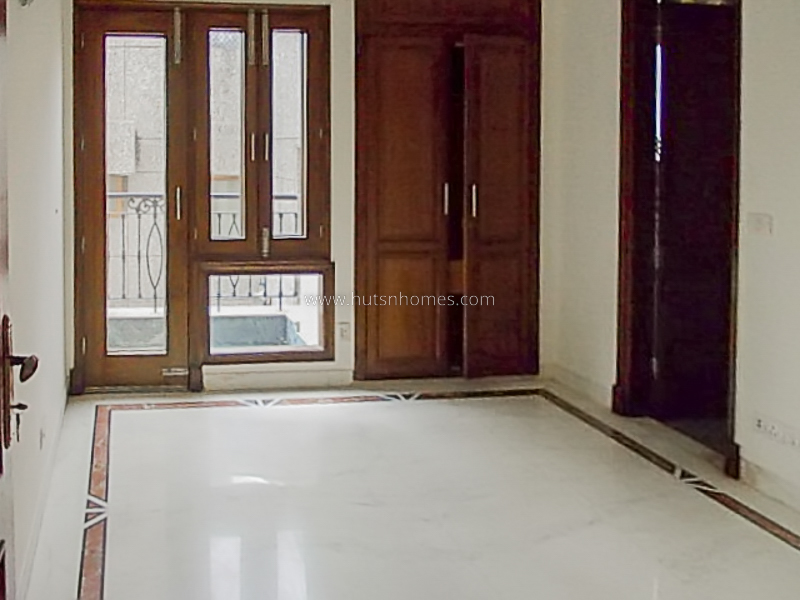 4 BHK Flat For Rent in Shanti Niketan