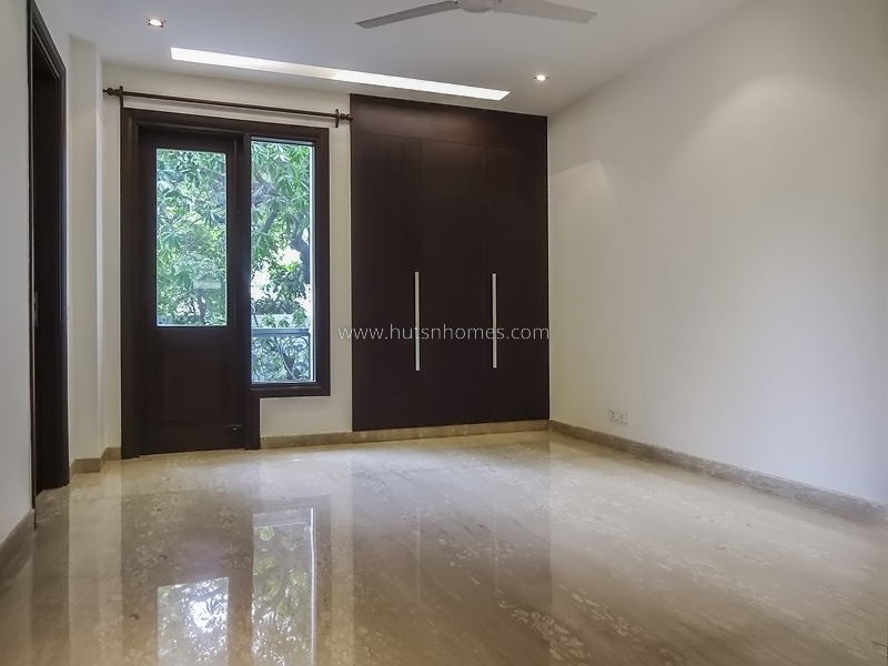 4 BHK Flat For Rent in Vasant Vihar