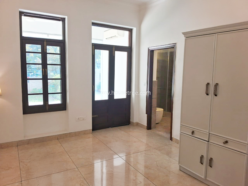 4 BHK Flat For Rent in Golf Links