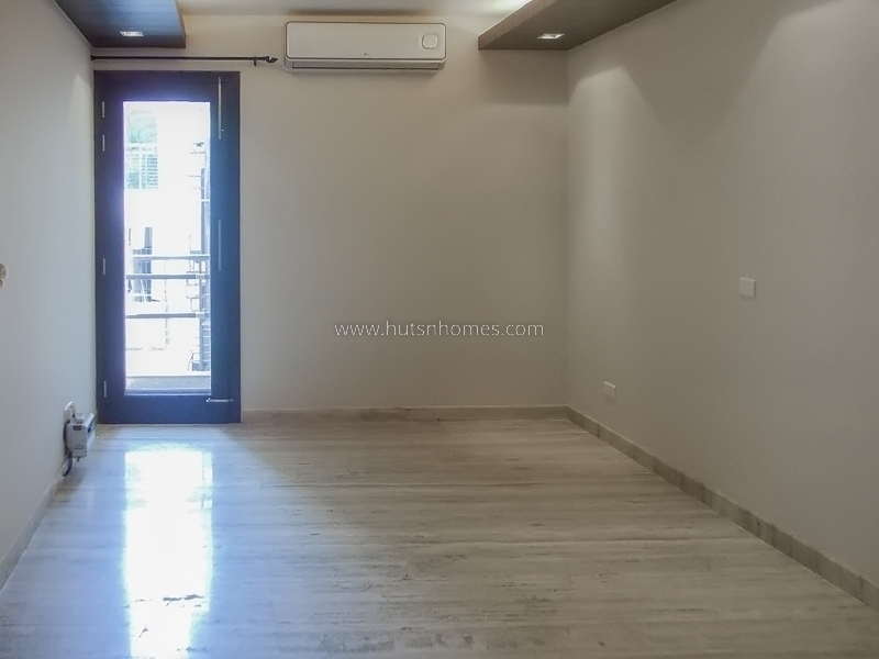 4 BHK Flat For Rent in Anand Lok