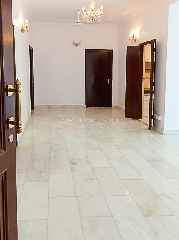 3 BHK Flat For Rent in Prithviraj Road