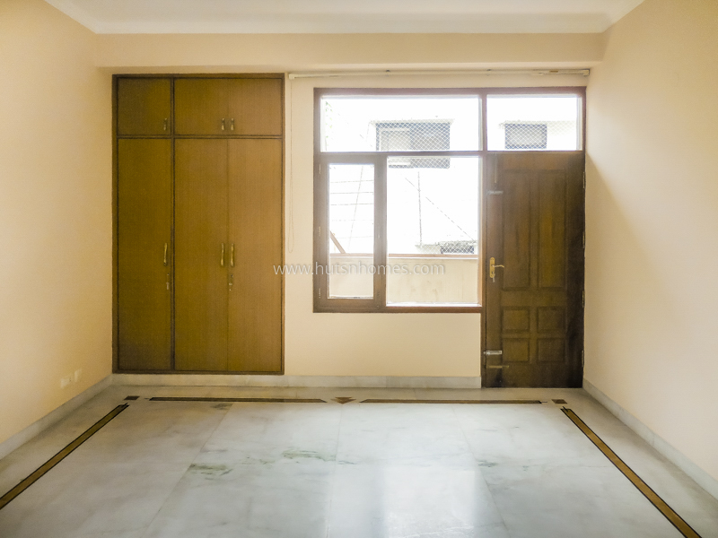 4 BHK Flat For Rent in Vasant Vihar