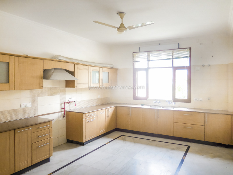 4 BHK Flat For Rent in Vasant Vihar