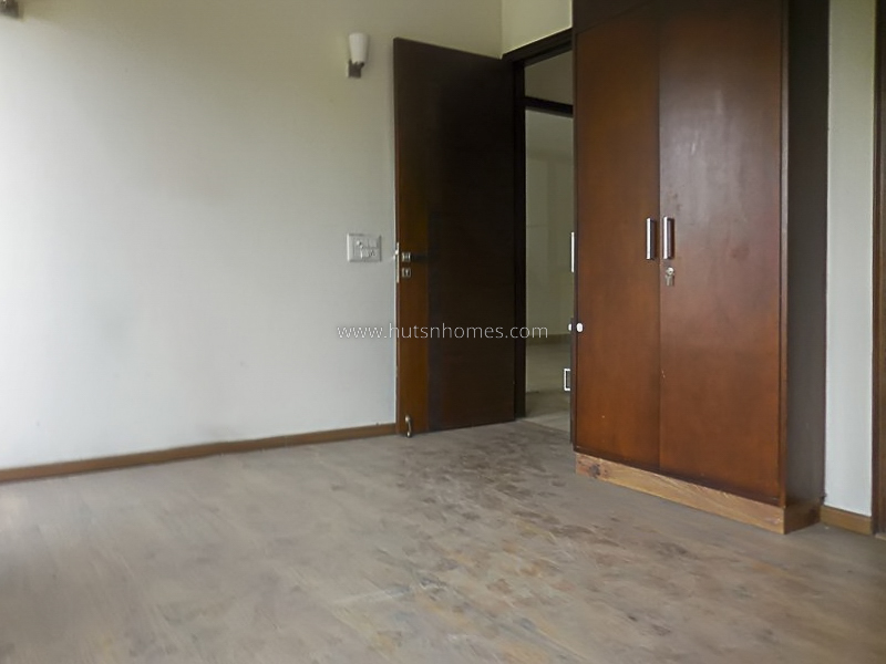 3 BHK Flat For Rent in New Friends Colony