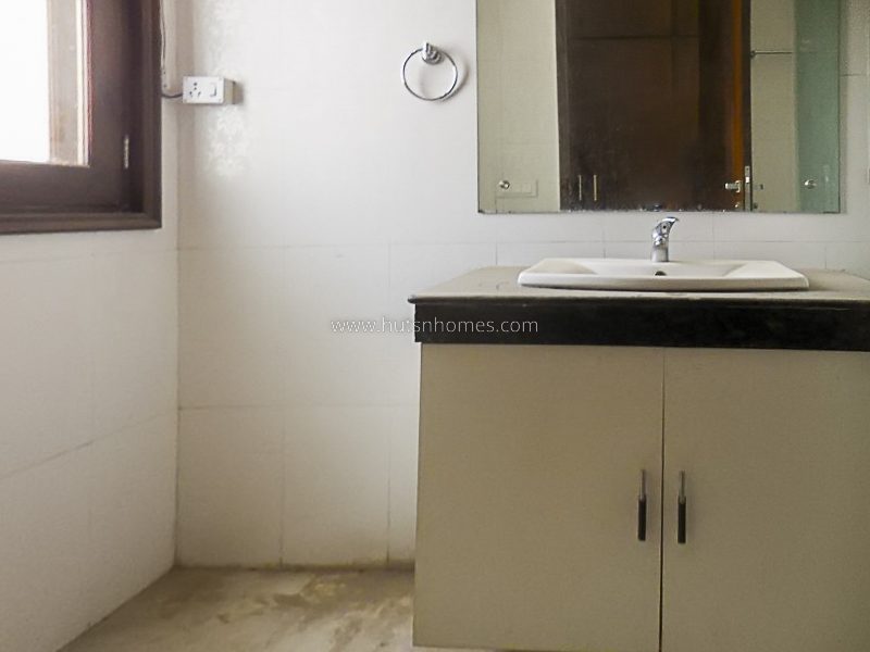 3 BHK Flat For Rent in New Friends Colony