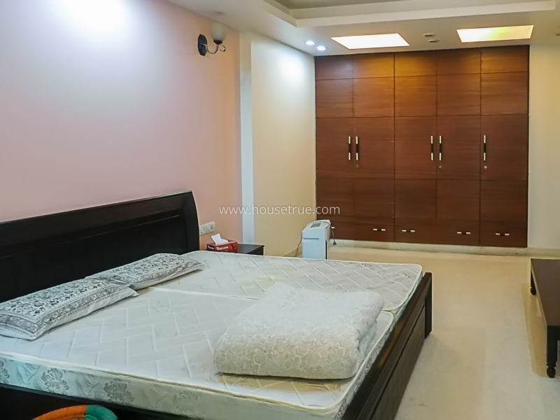 3 BHK Flat For Rent in Defence Colony