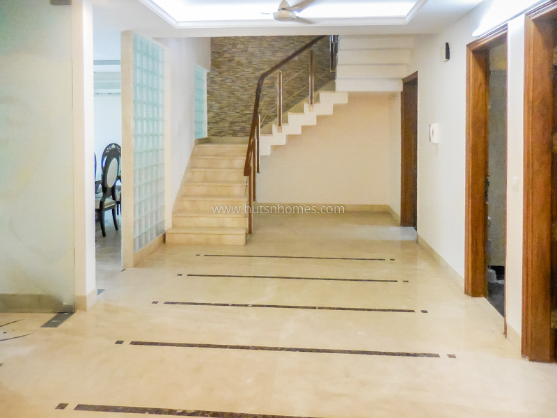 4 BHK Duplex For Rent in Defence Colony