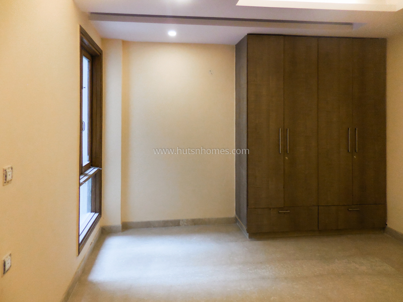 4 BHK Flat For Rent in Nizamuddin West