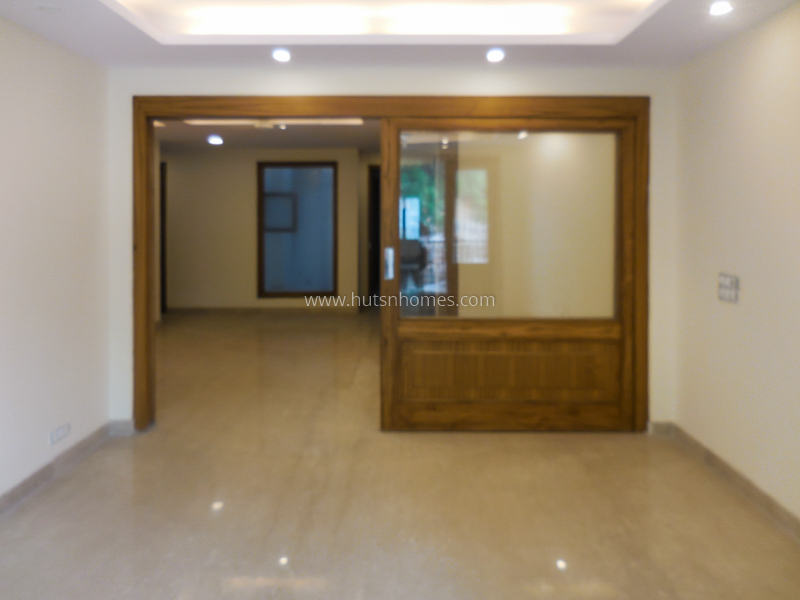 4 BHK Flat For Rent in Nizamuddin West