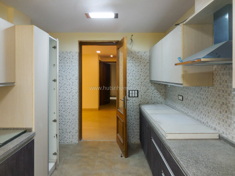 4 BHK Flat For Rent in Nizamuddin West