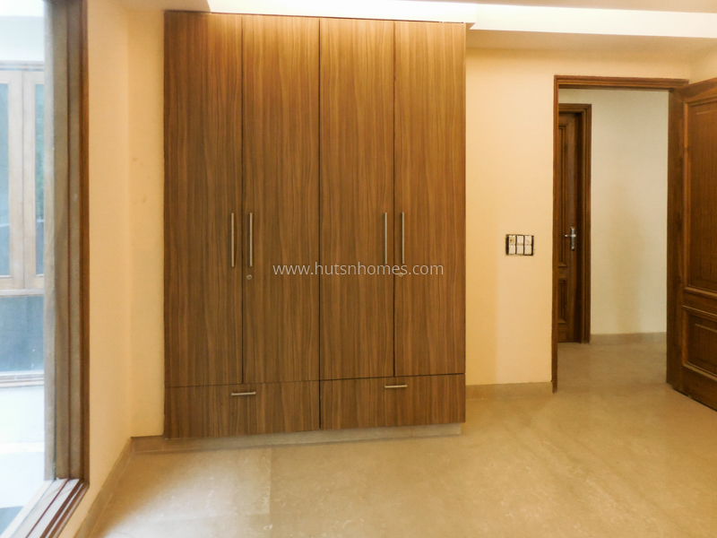 4 BHK Flat For Rent in Nizamuddin West