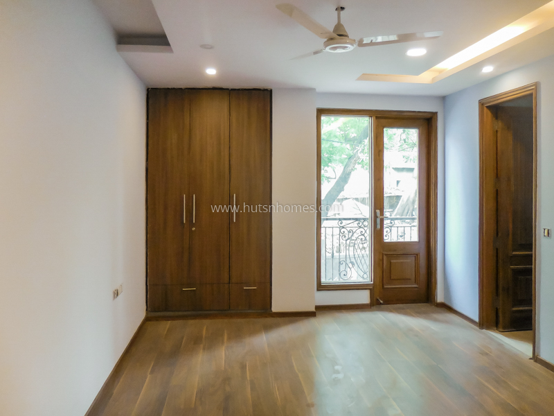 4 BHK Flat For Rent in Nizamuddin West