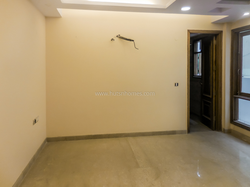 4 BHK Flat For Rent in Nizamuddin West