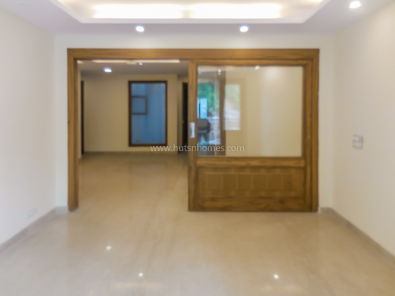 4 BHK Flat For Rent in Nizamuddin West