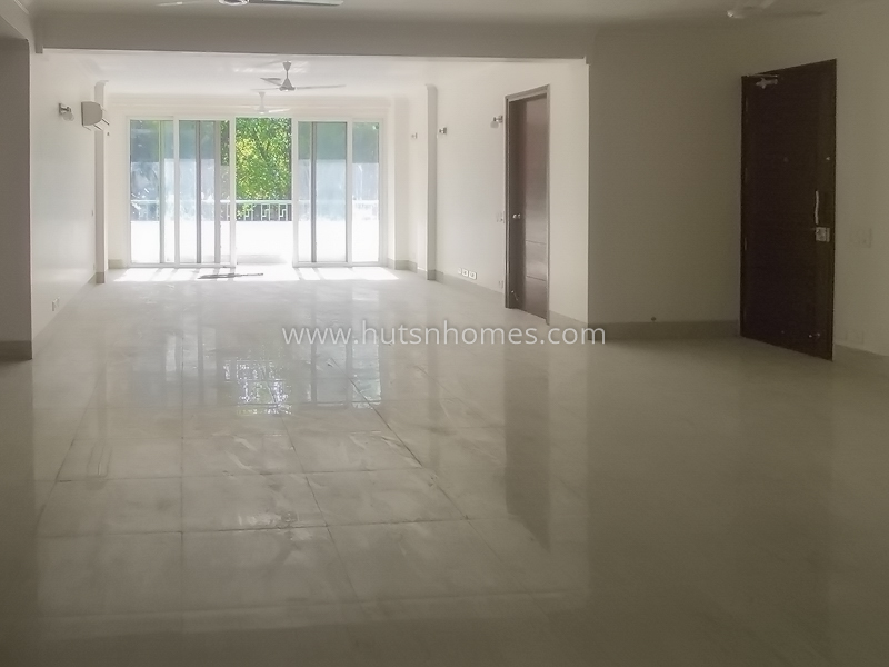 4 BHK Flat For Sale in Chanakyapuri