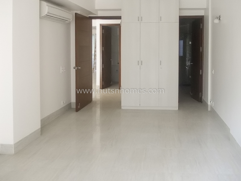 4 BHK Flat For Sale in Chanakyapuri