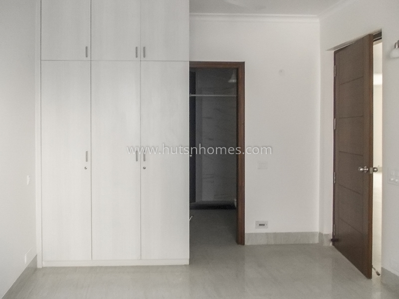 4 BHK Flat For Sale in Chanakyapuri