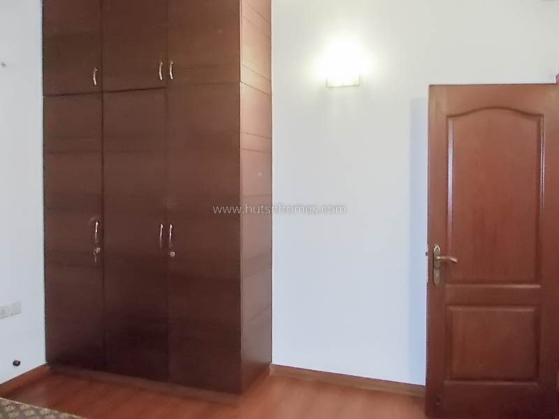 3 BHK Flat For Rent in Defence Colony