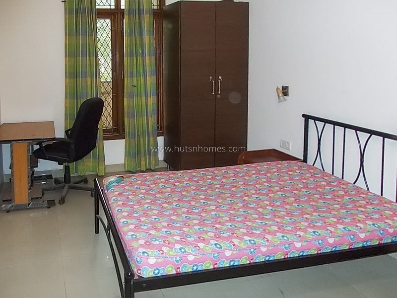 3 BHK Flat For Rent in Defence Colony