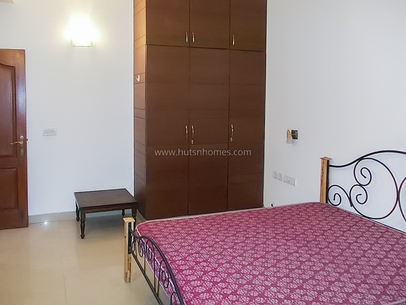 3 BHK Flat For Rent in Defence Colony