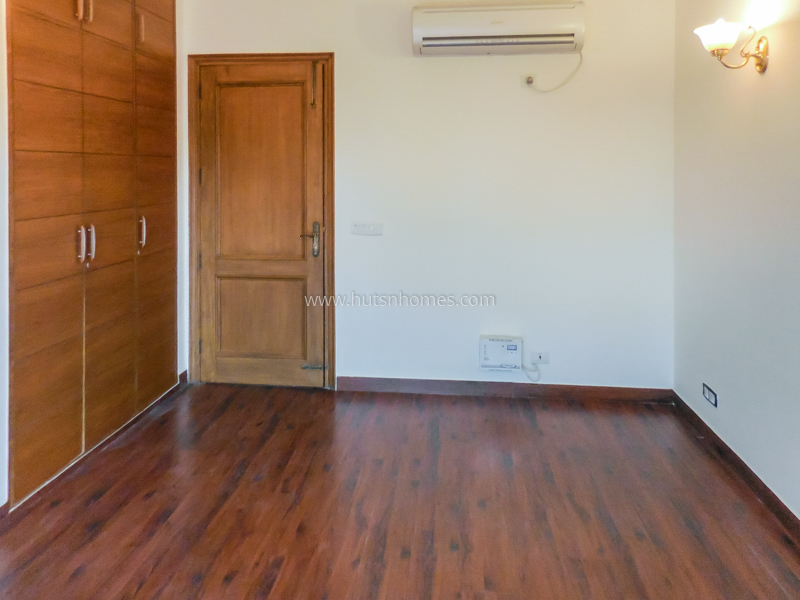 4 BHK Flat For Rent in West End Colony