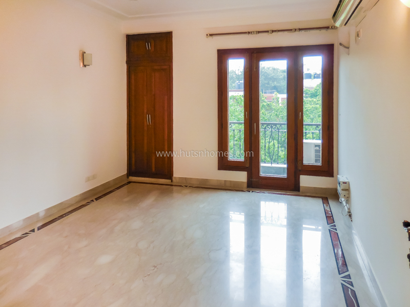 4 BHK Flat For Rent in West End Colony