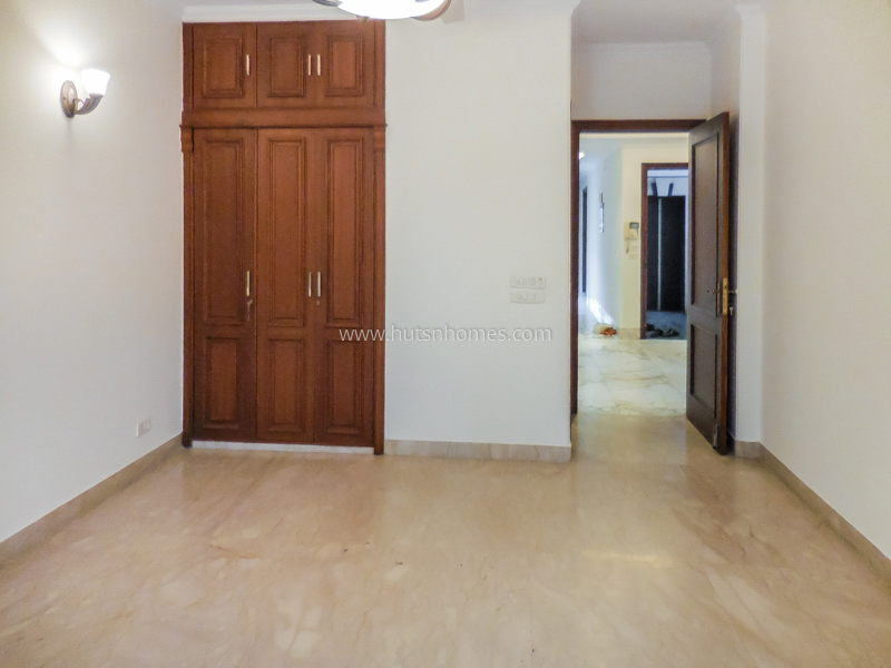 4 BHK Flat For Rent in West End Colony