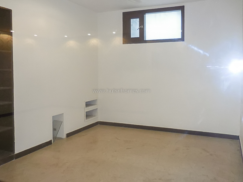 3 BHK Flat For Rent in West End Colony