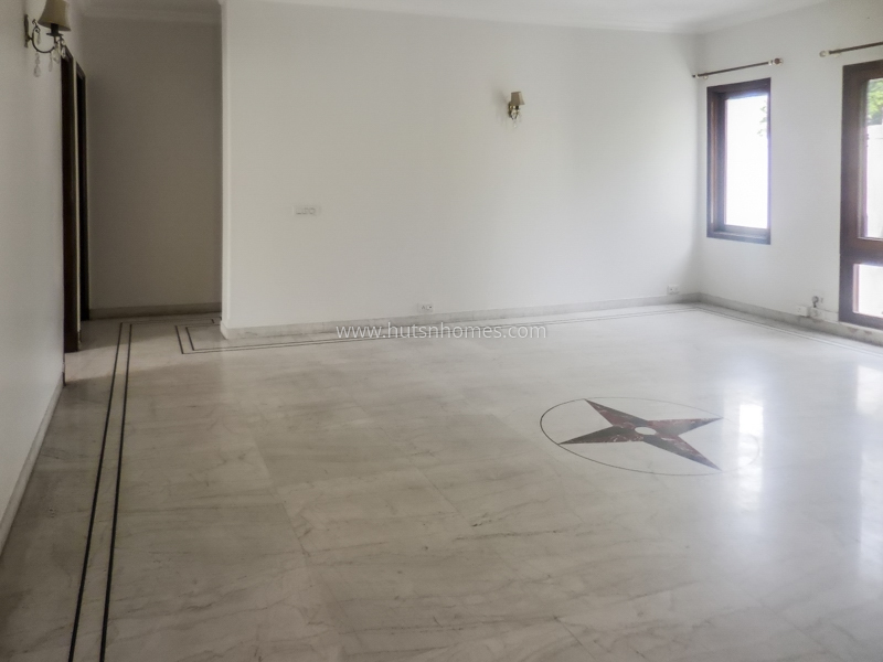 4 BHK Flat For Sale in Sundar Nagar