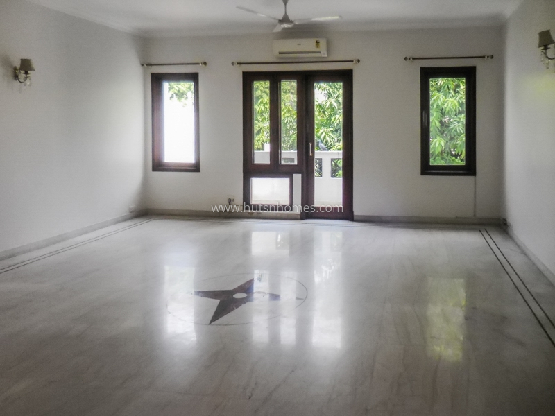 4 BHK Flat For Sale in Sundar Nagar