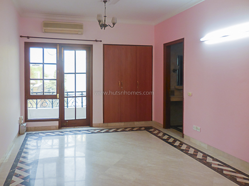 5 BHK Flat For Rent in Vasant Vihar