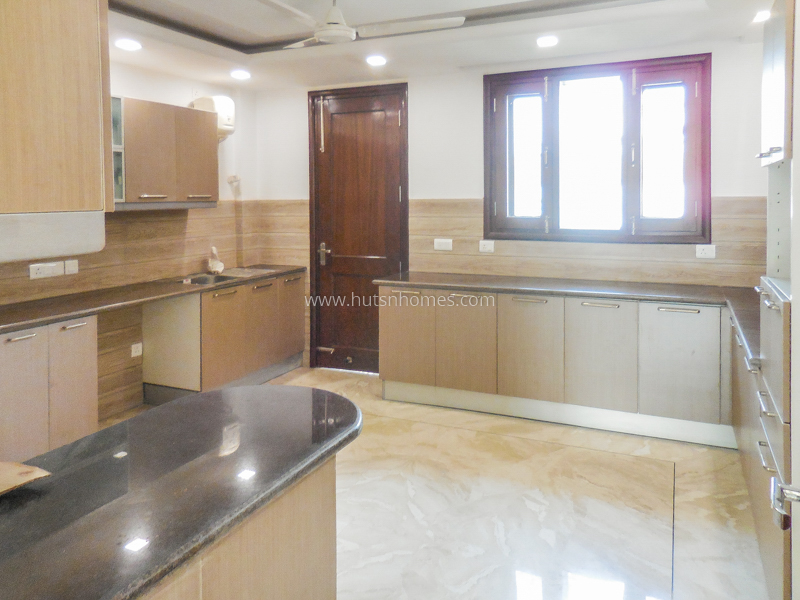 3 BHK Flat For Rent in Chanakyapuri