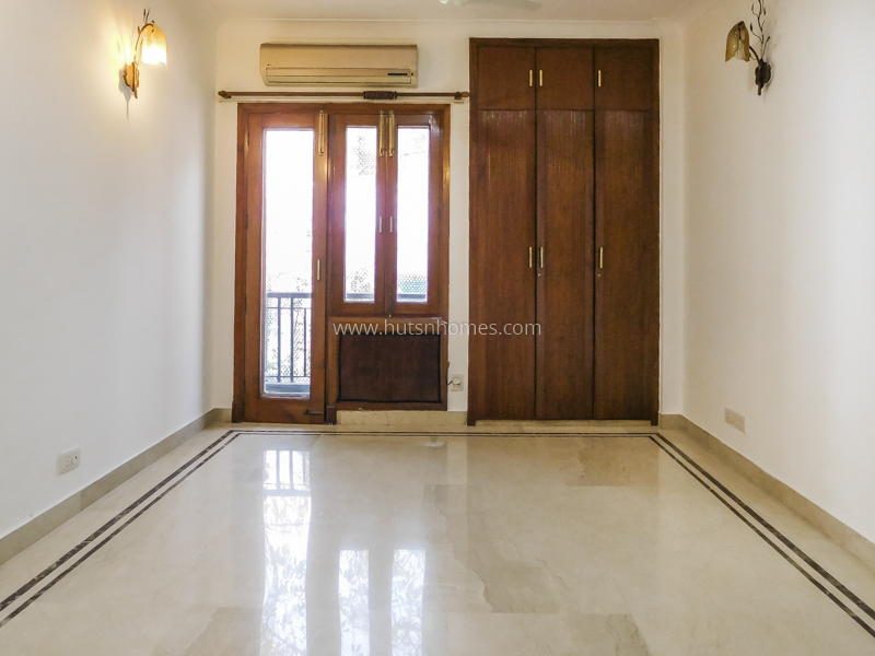 4 BHK Flat For Rent in Vasant Vihar