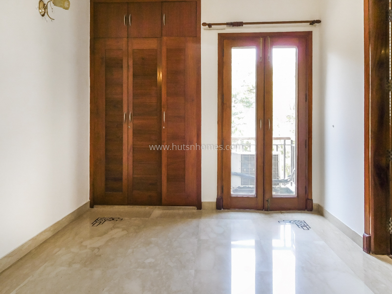 4 BHK Flat For Rent in Vasant Vihar